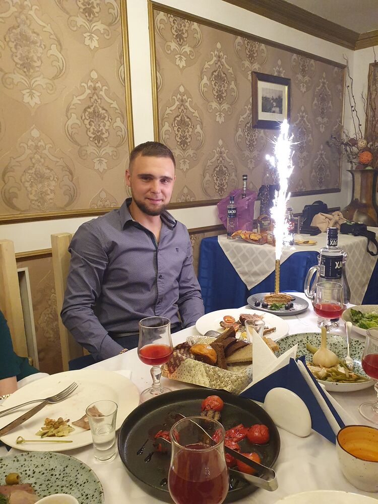  ,   Andrey, 27 ,   c , 