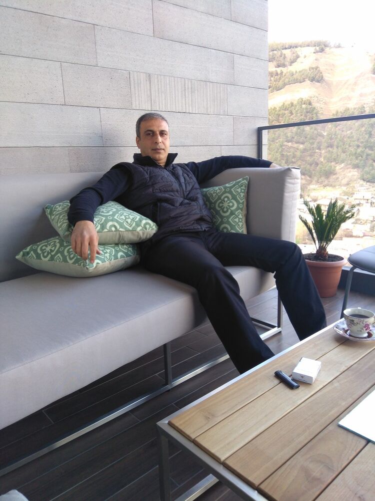  18035703  Guram, 50 ,    