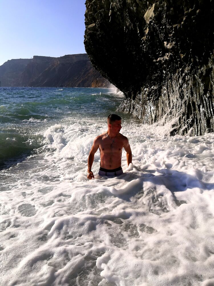  28446763  Alexander, 29 ,    