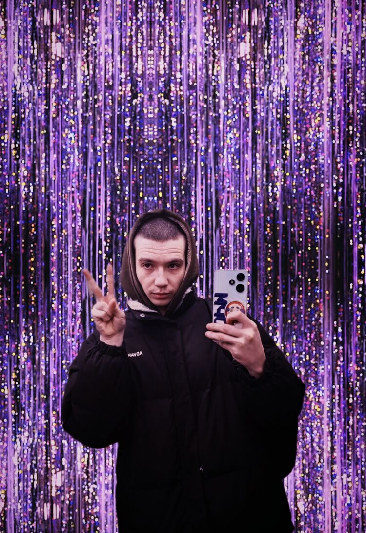  ,   Ilya, 25 ,  