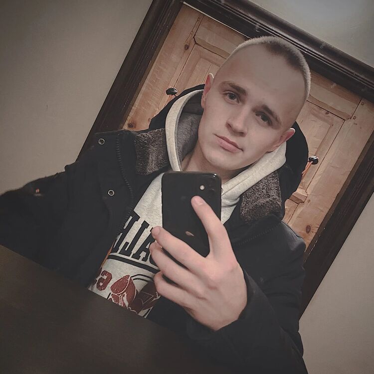  32197763  Mikhail, 27 ,    