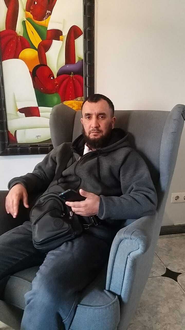  43962733  Elkhan, 40 ,    