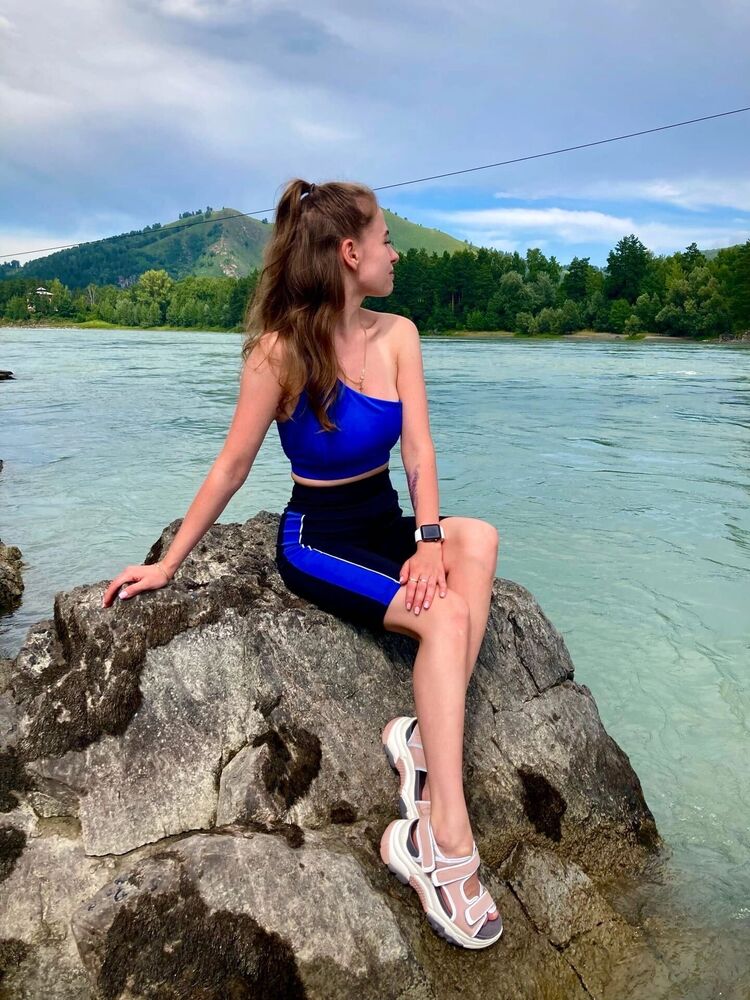  51373363  Kristina, 25 ,    