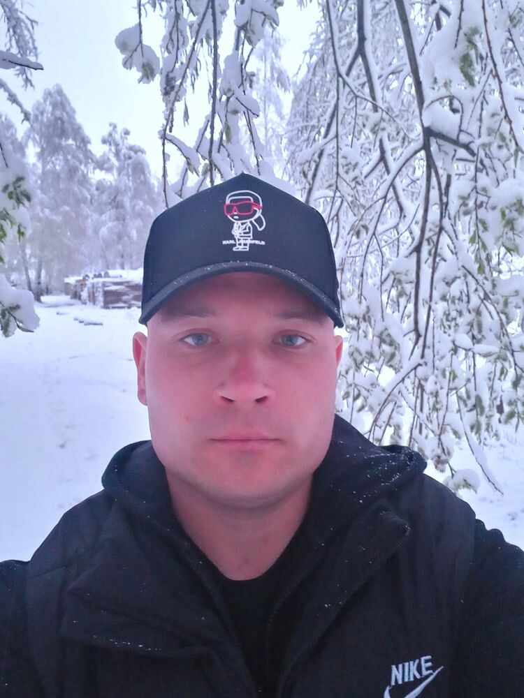  ,   Nikolay, 33 ,   ,   