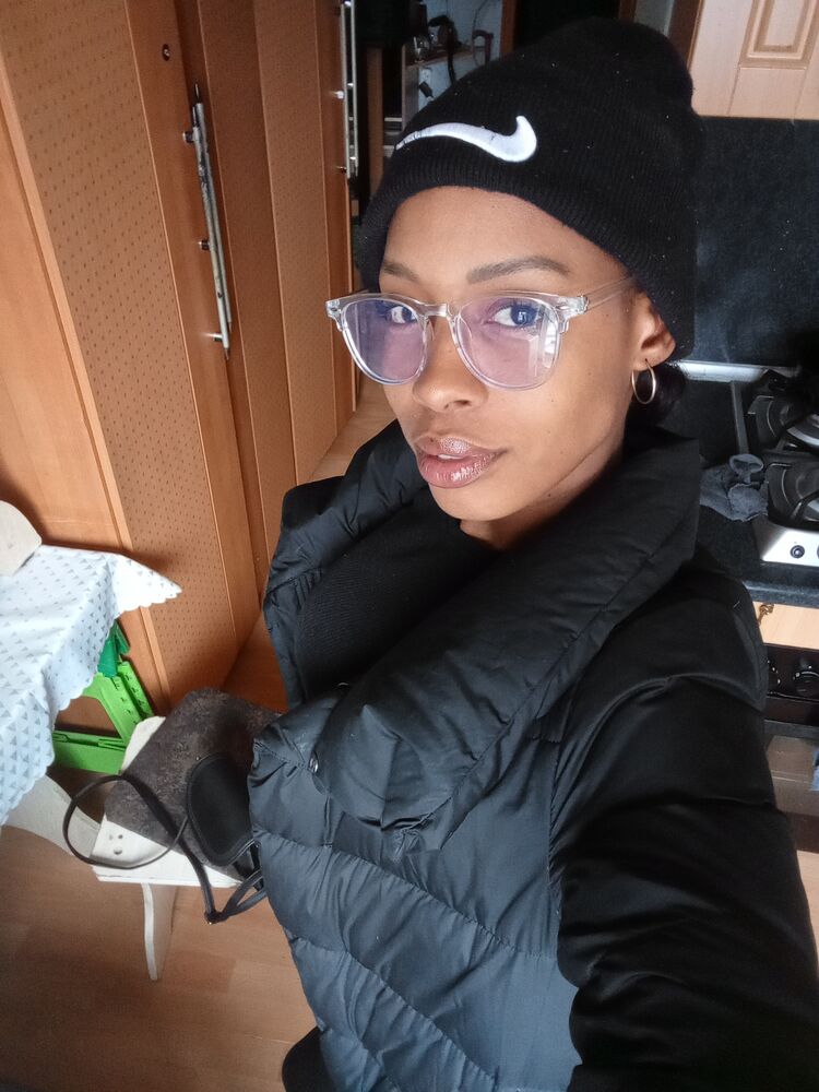  ,   Miranda, 27 ,   ,   