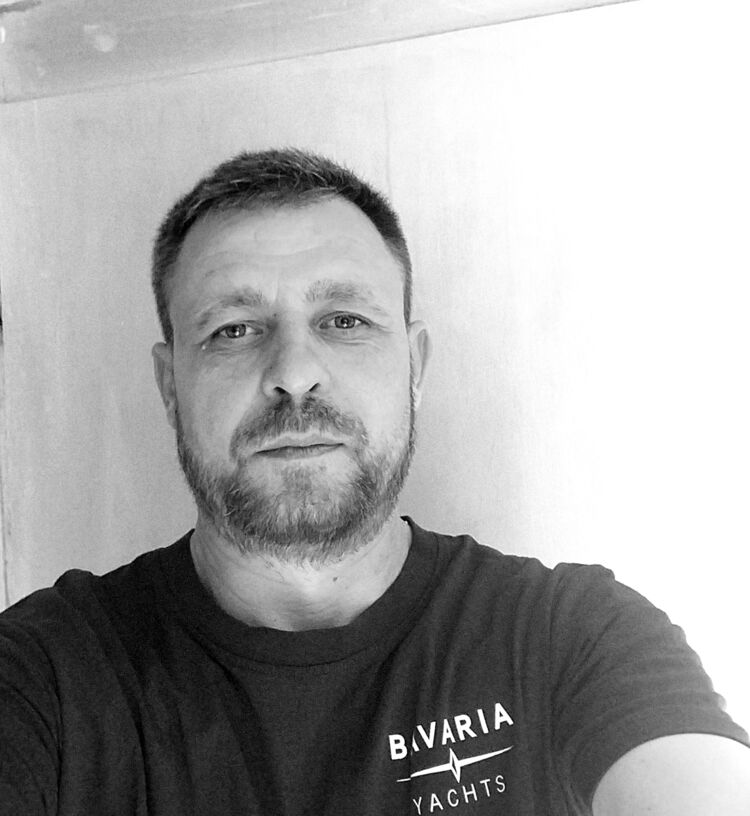 52714973  Ivan, 43 ,    