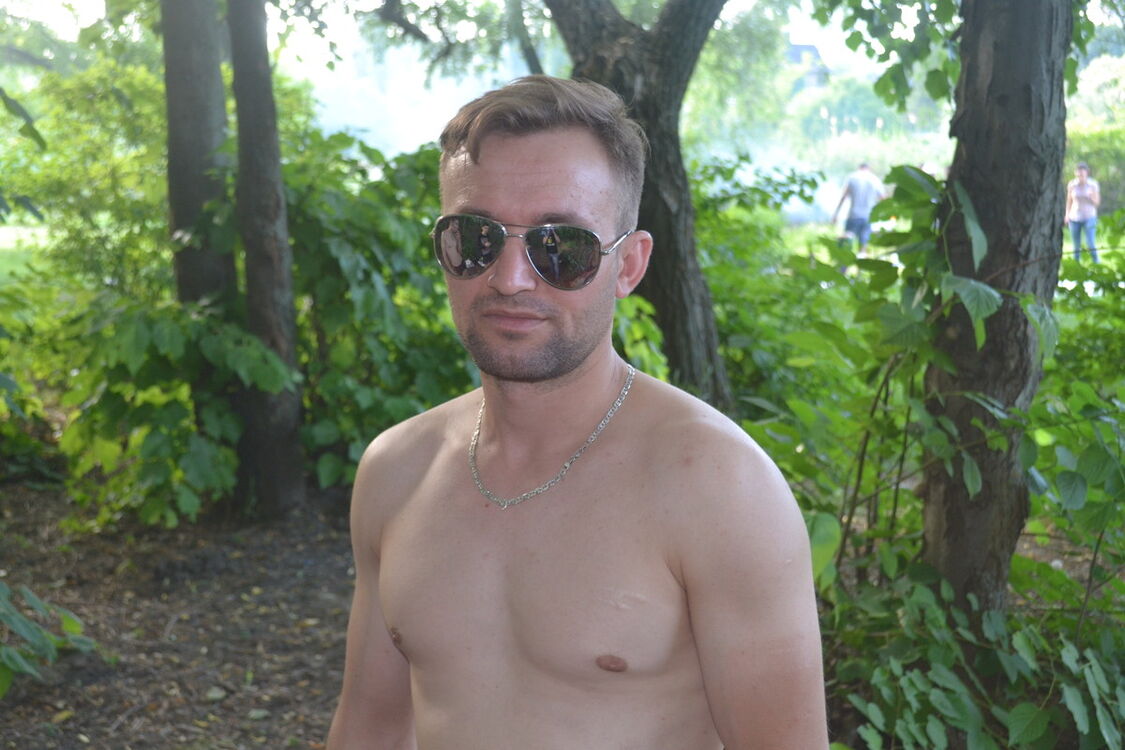  ,   Oleg, 42 ,   