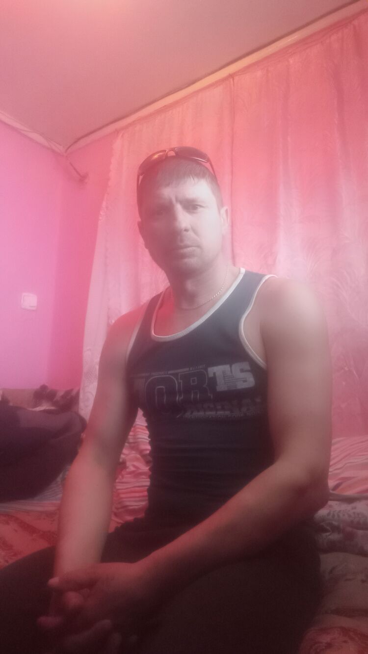  ,   Viktor, 45 ,   ,   