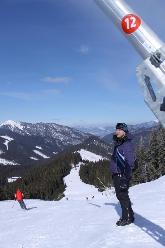  11946233  Yevgen, 45 ,    