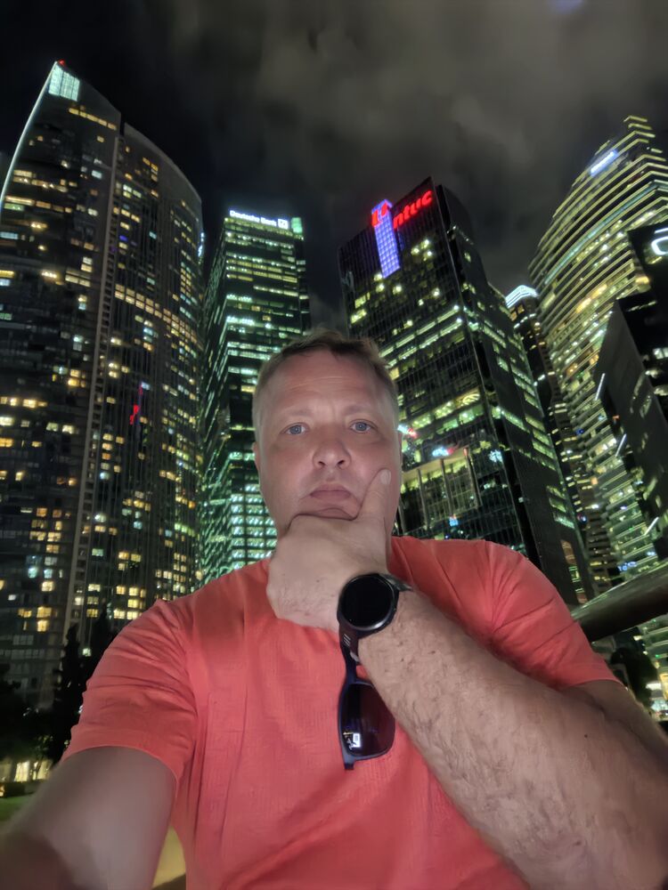  52689923  Mikl, 40 ,    