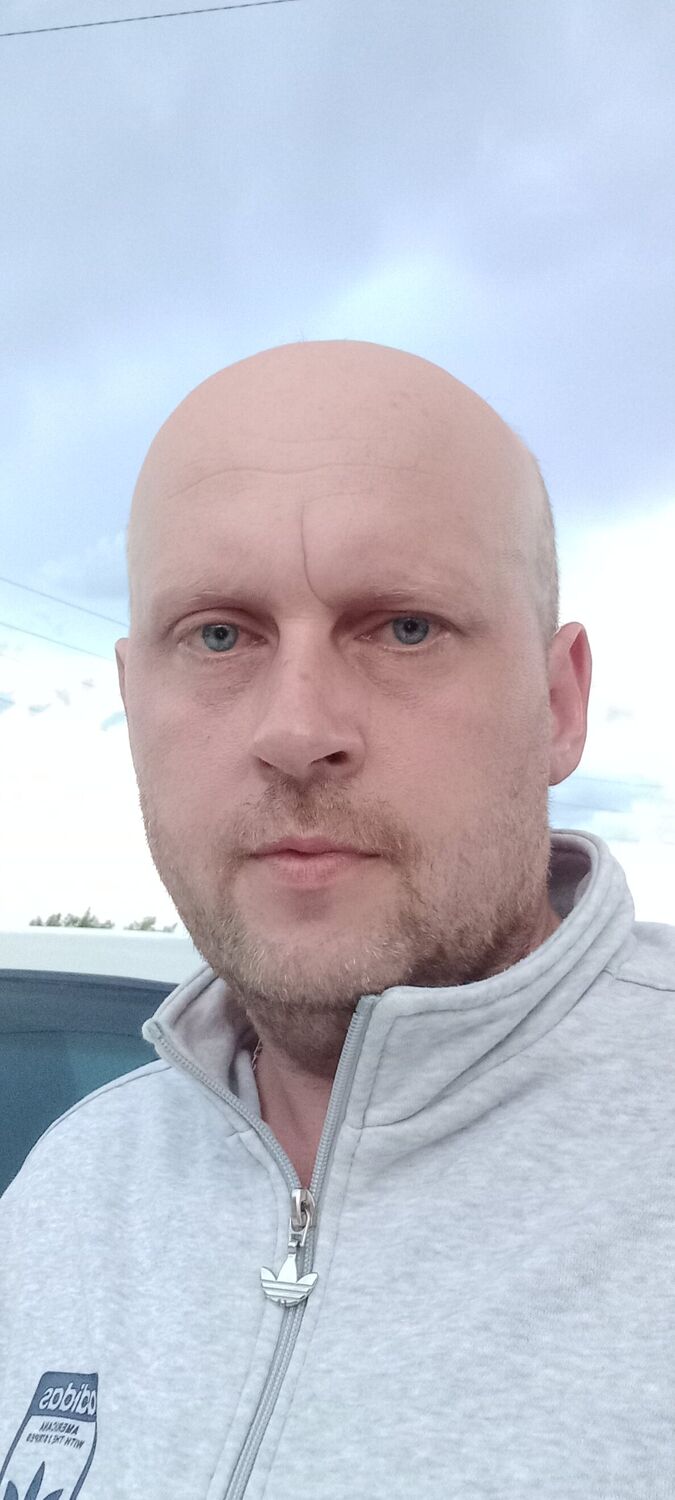  43387793  Sergei, 40 ,    