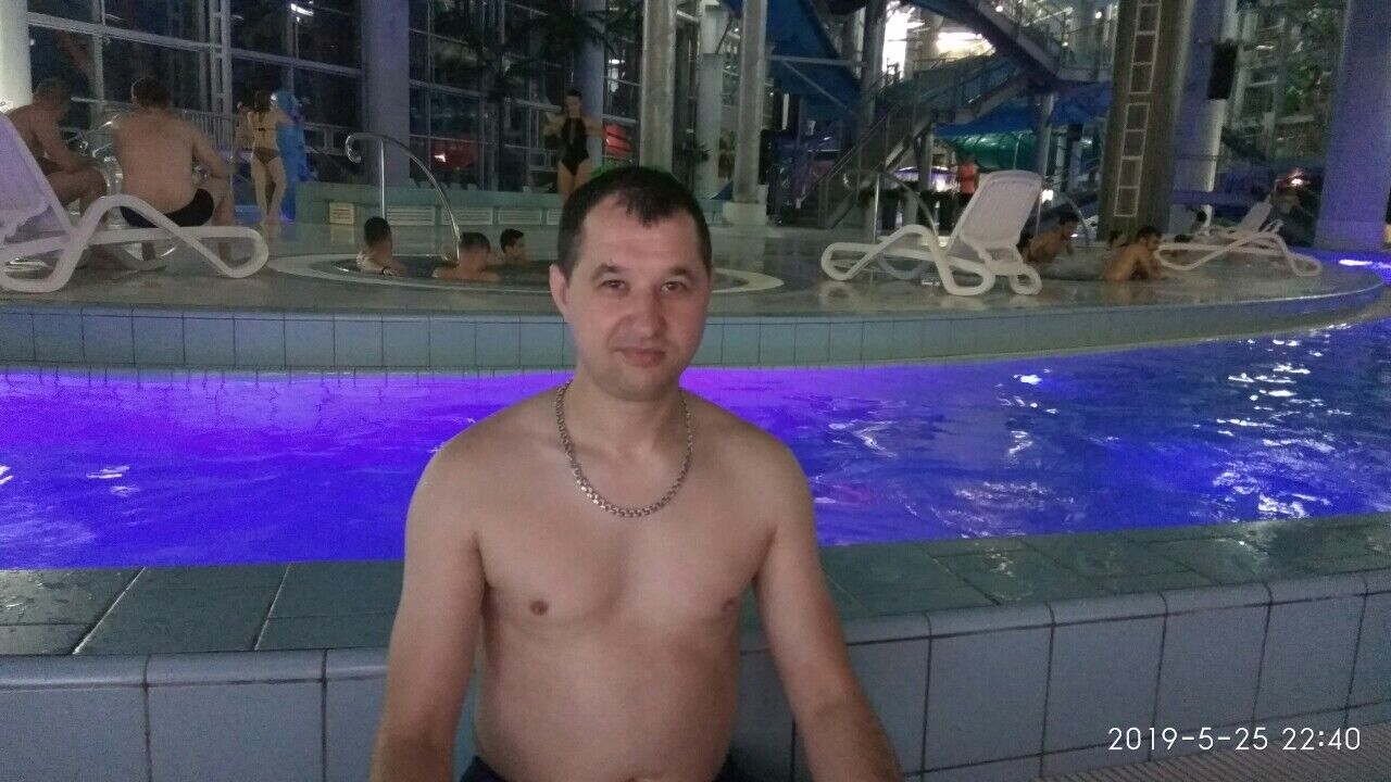  40933463  Aliaksandr, 41 ,    