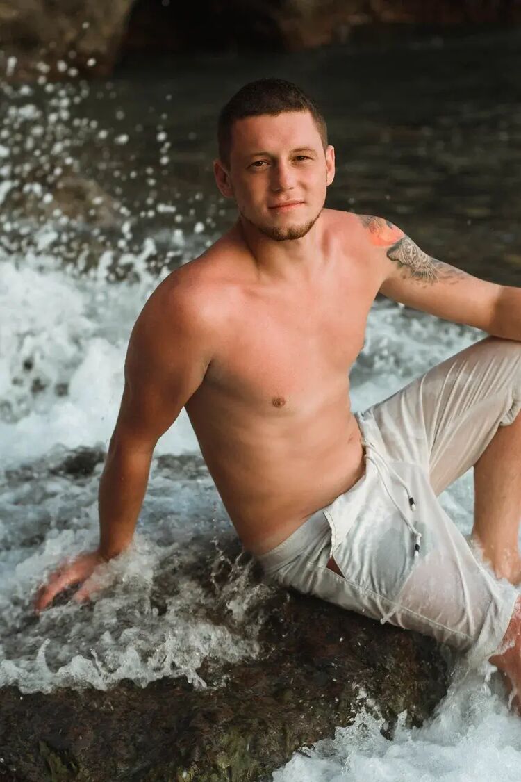  30724793  Andrej, 29 ,    