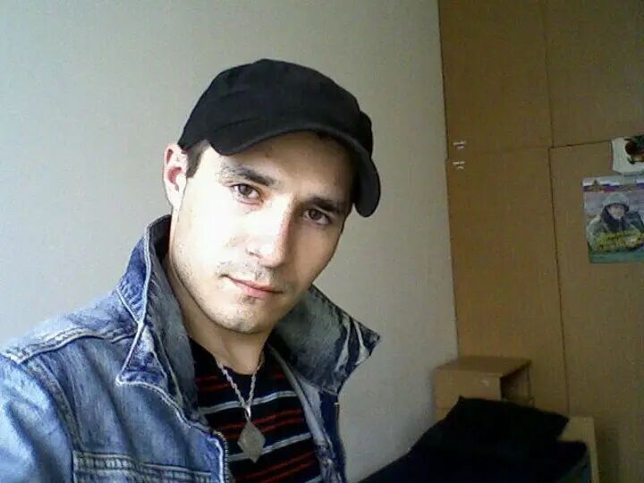  49491383  Artur, 40 ,    