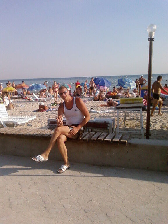  11552393  Aleksandr, 47 ,    