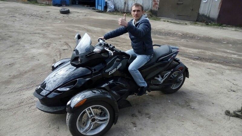  10315893  Vadik, 39 ,    