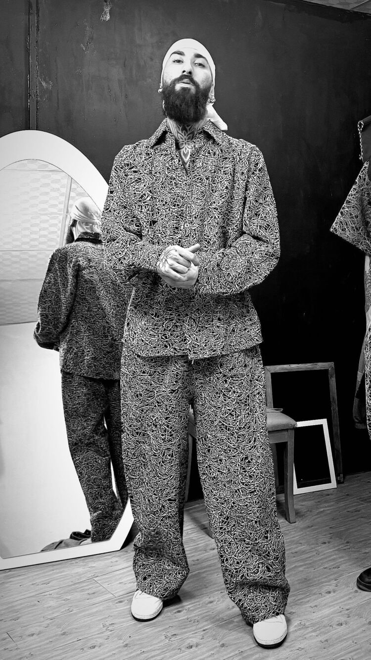  49715143  Erfan, 27 ,    