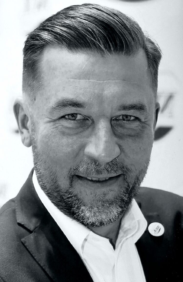  ,   Alex, 51 ,   ,   