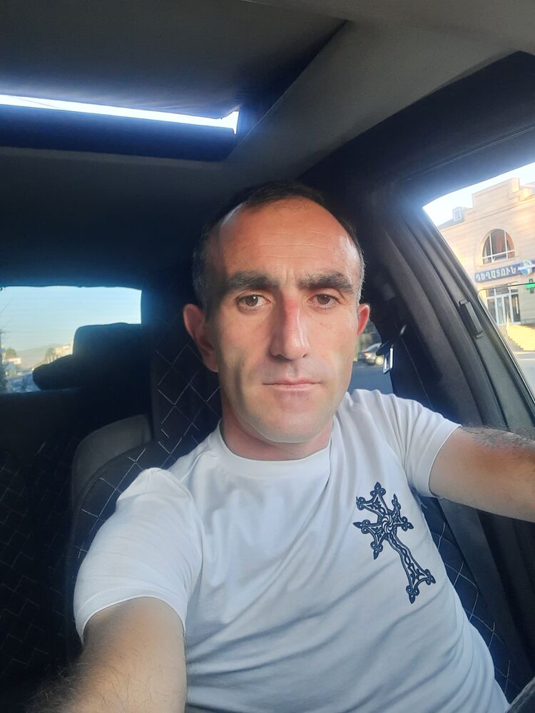  45478573  Artavazd, 36 ,    