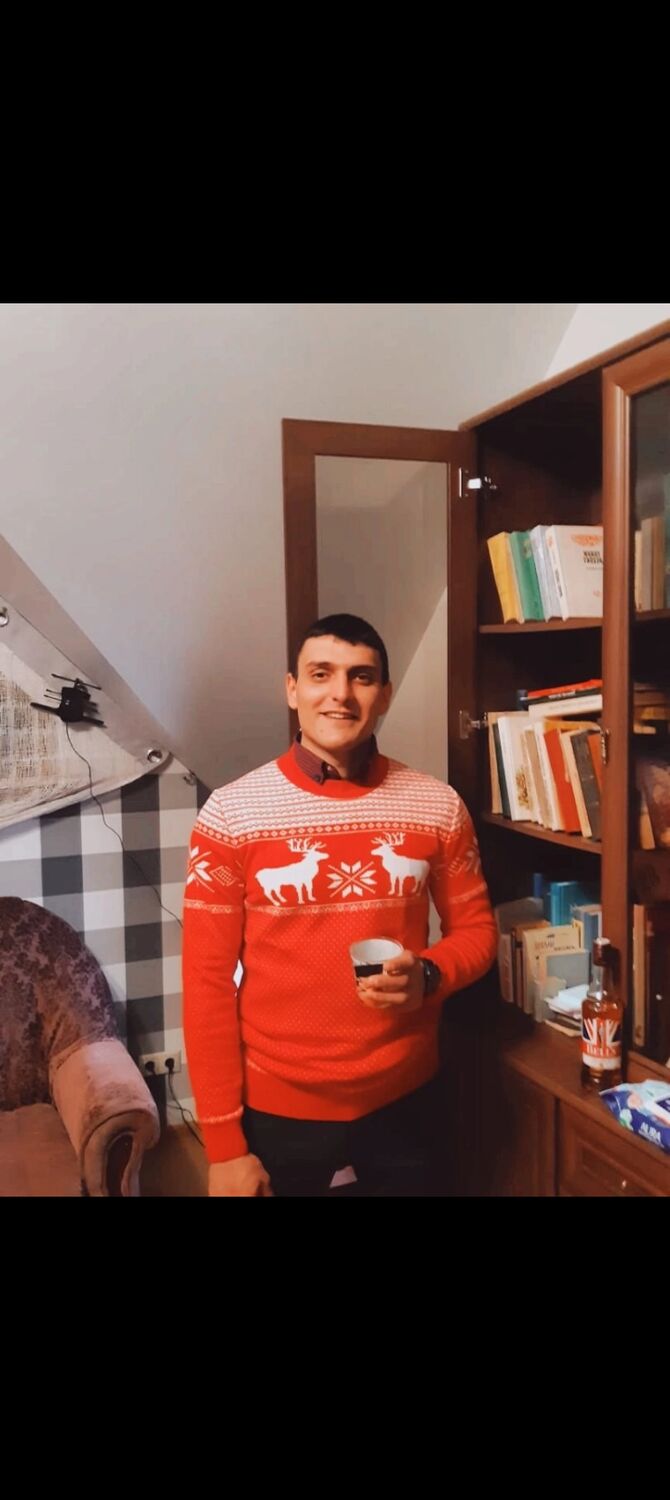  49353443  Leon, 33 ,    