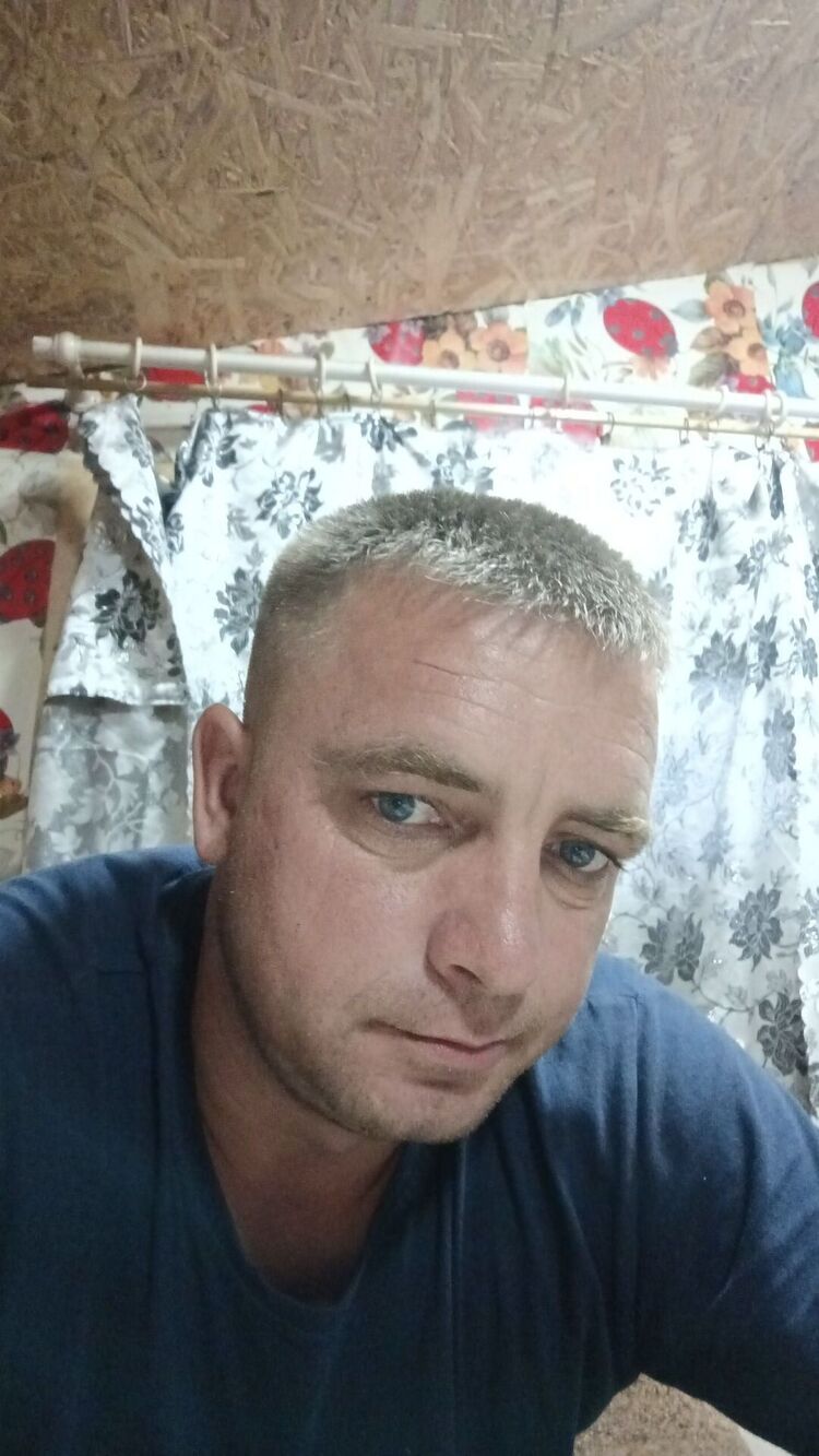  54025193  Pavel, 37 ,    