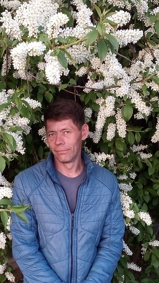  19355563  Artur, 47 ,    