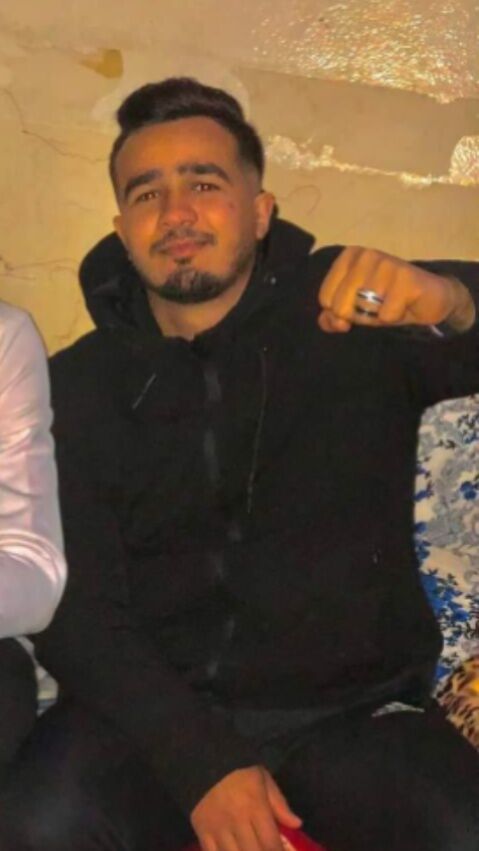  42944353  Abdou, 23 ,    Algiers