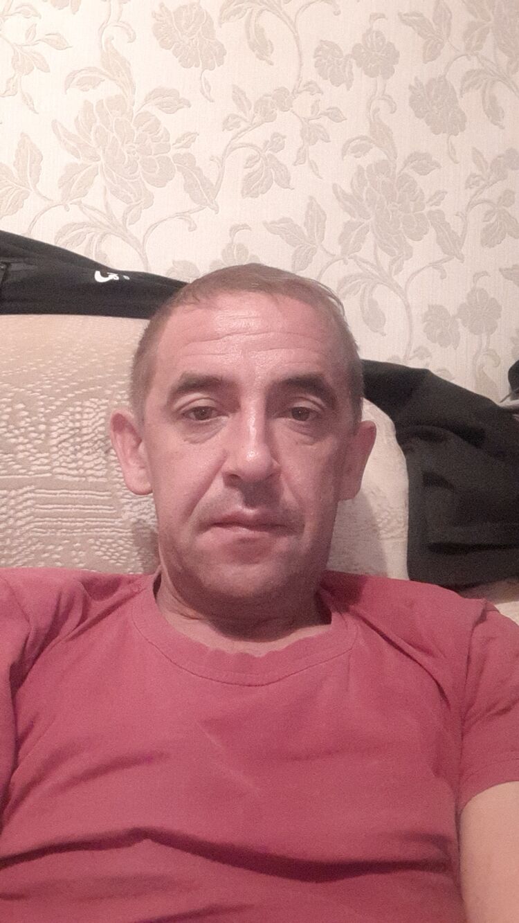  38476423  Danis, 43 ,    