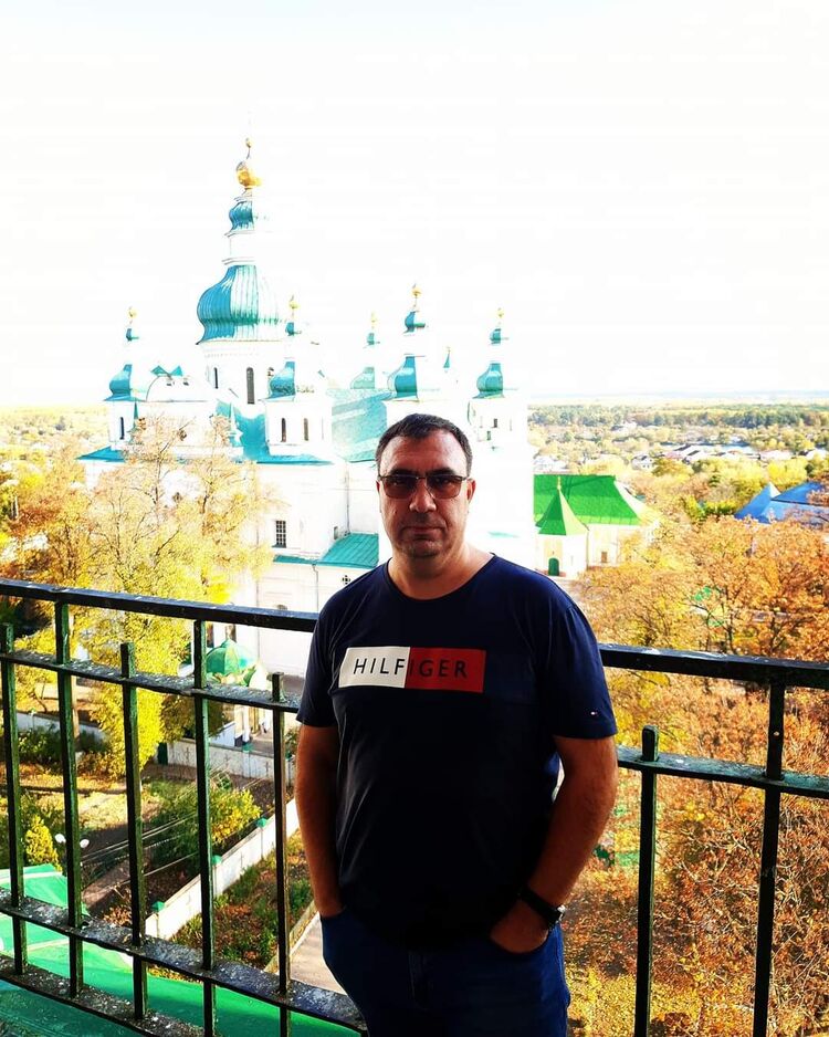  ,   Artem, 44 ,   ,   