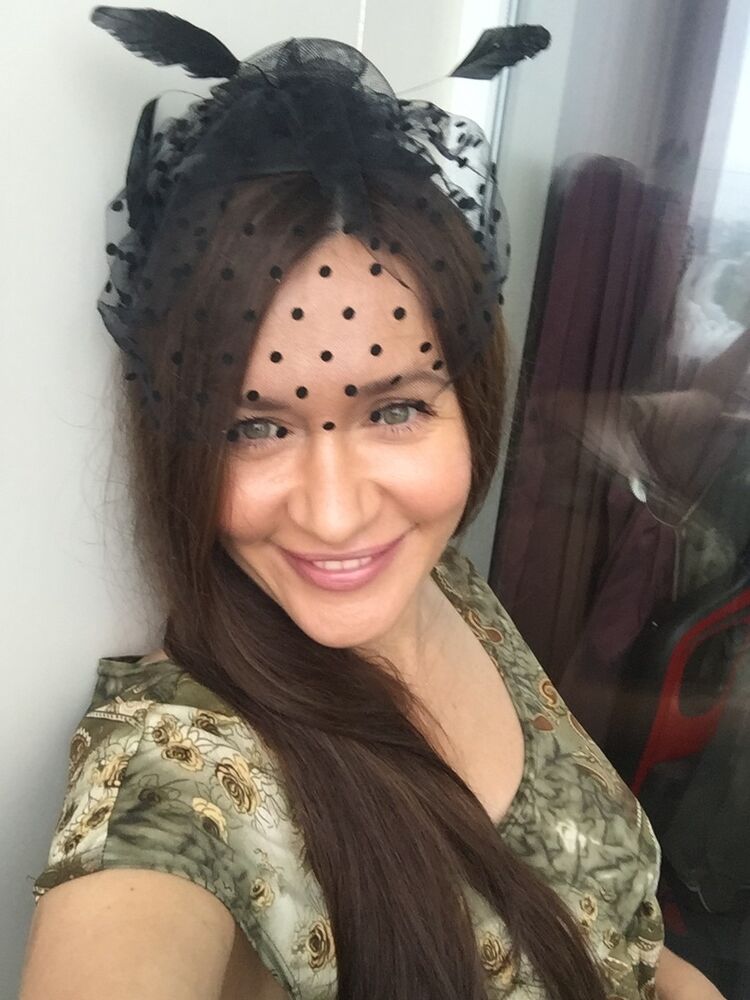  10338273  Lora, 46 ,    