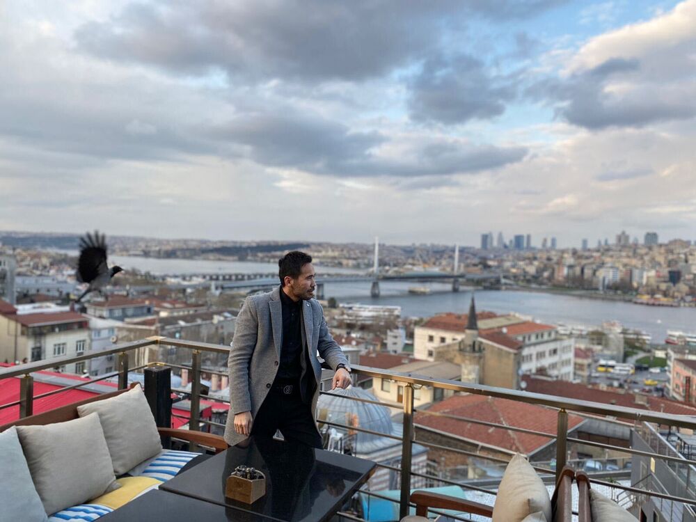  24707223  Ikram, 40 ,    