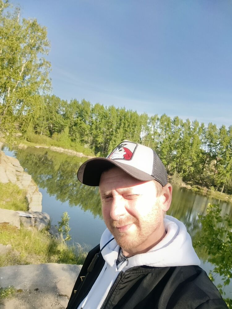  54208063  Ivan, 39 ,    