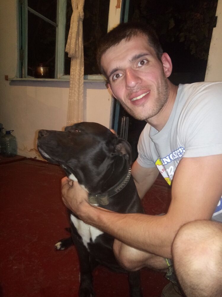  18613753  Artur, 42 ,    