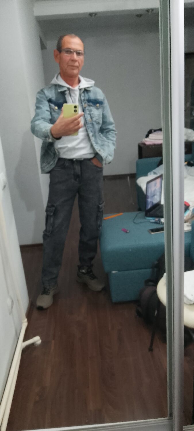  ,   Anatol, 55 ,   c 