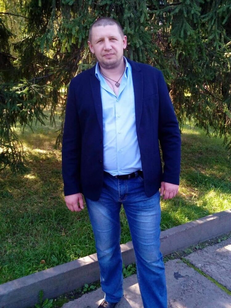  19321863  Roman, 43 ,    