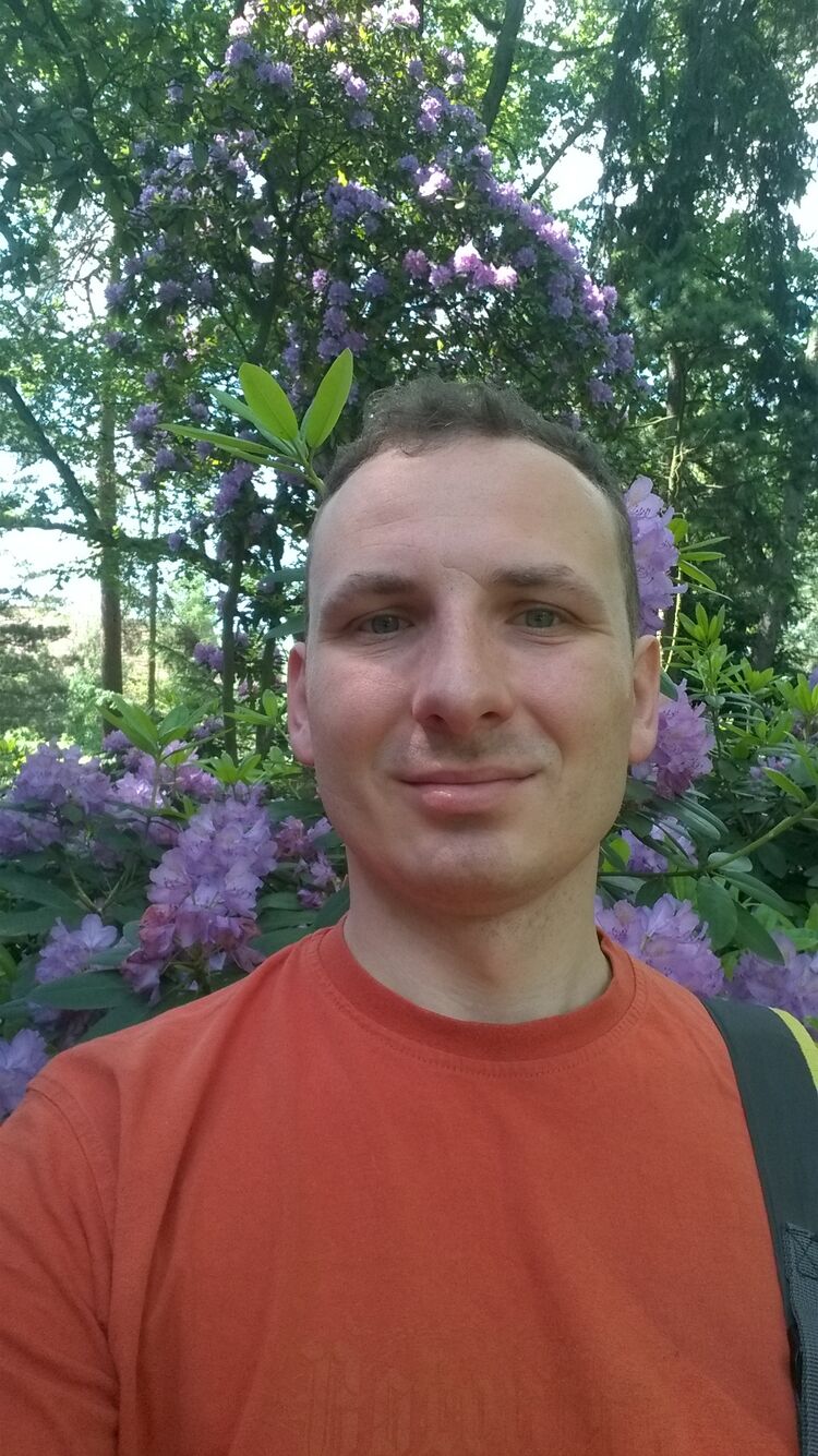  25104683  Pawel, 40 ,    