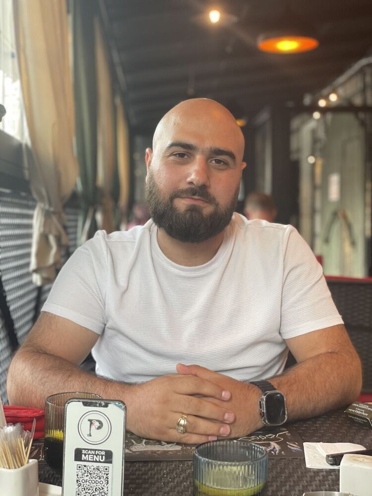  52409883  Artyom, 29 ,    