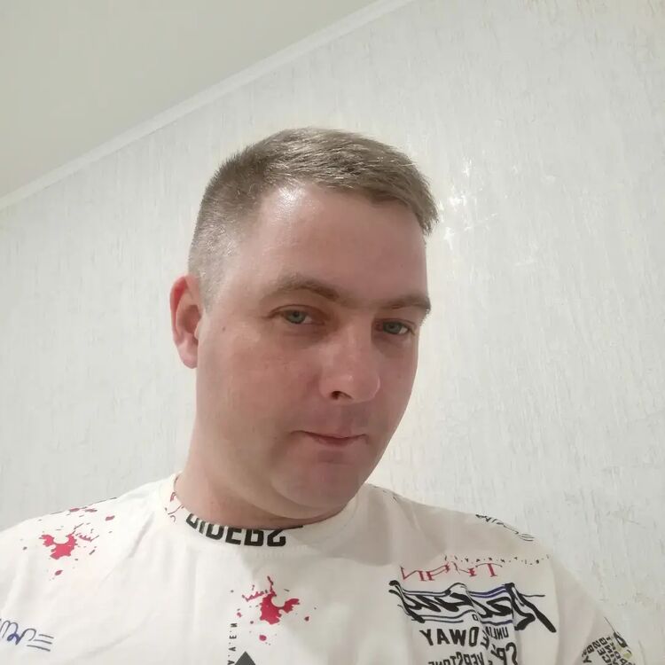  43313853  Konstantin, 35 ,    