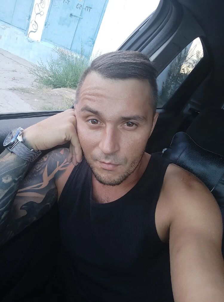  30521403  Denis, 37 ,    
