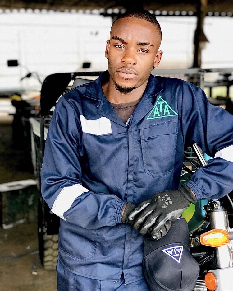  ,   Makhosana, 30 ,   ,   , c 