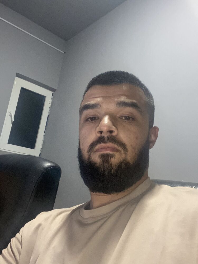  48095843  , 28 ,    