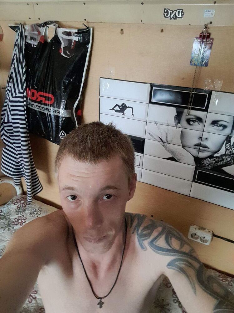  31666693  Yaroslav, 38 ,    