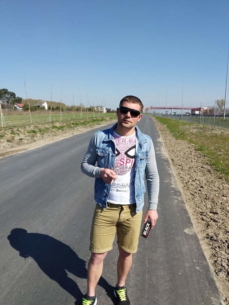  18287703  Andryha, 31 ,    