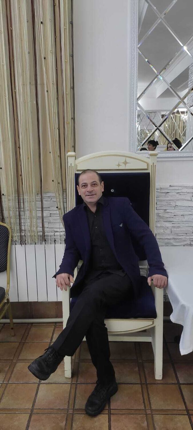  52299623  Artur, 38 ,    