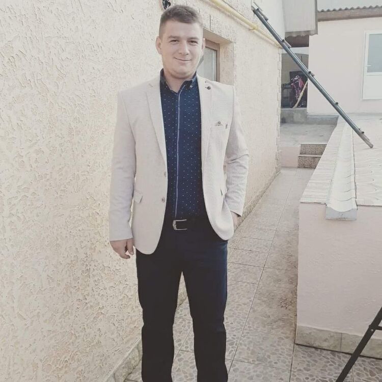  33360653  Sergiu, 29 ,    