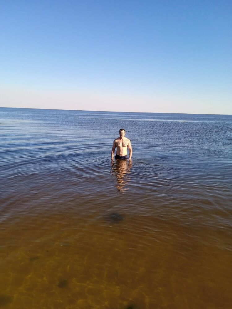  ,   Denis, 37 ,   ,   , c 