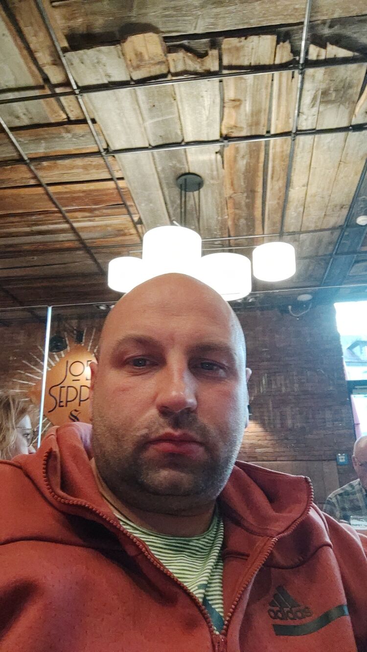  40557543  Stepan, 40 ,    