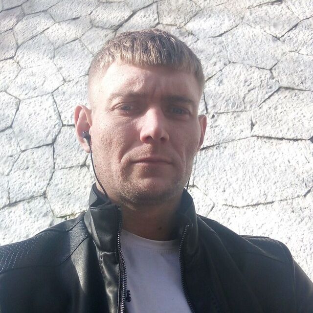  53208853  Petr, 33 ,    