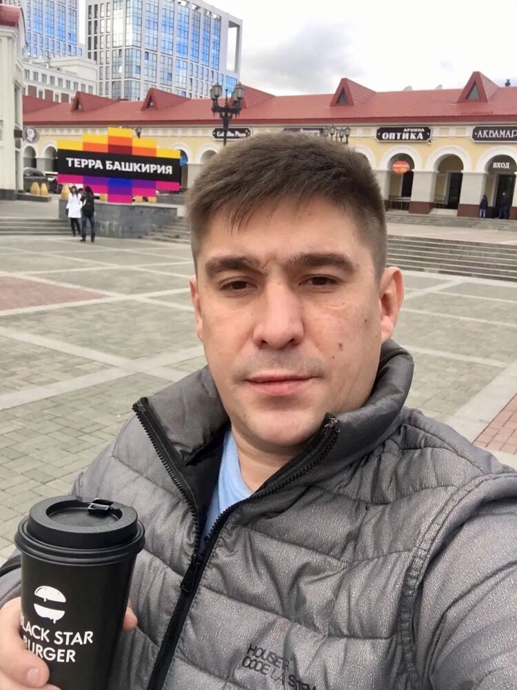  ,   Artur, 38 ,   ,   
