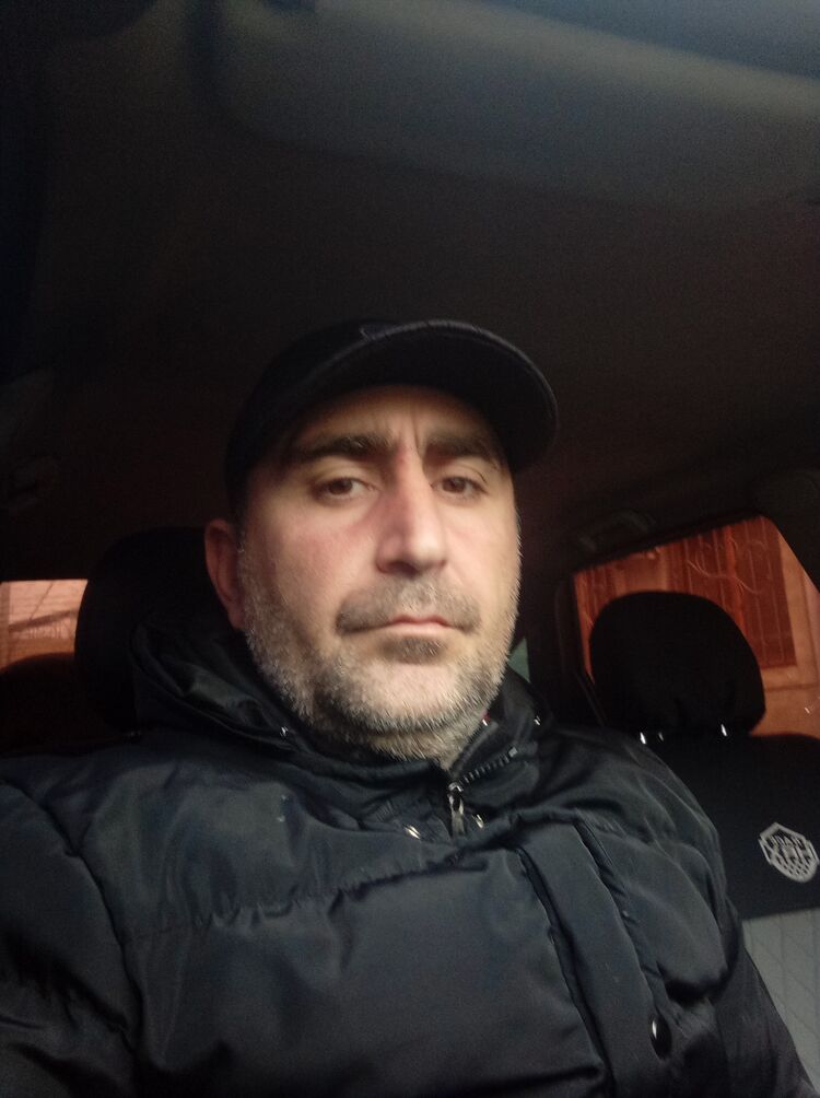  24860213  Artur, 41 ,    